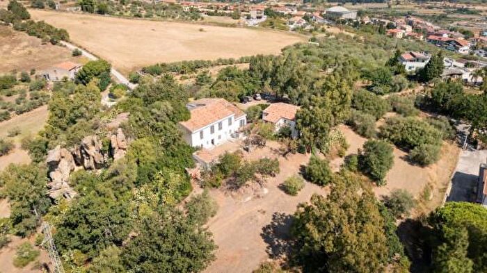 Casa con 6 locali in vendita in Patti