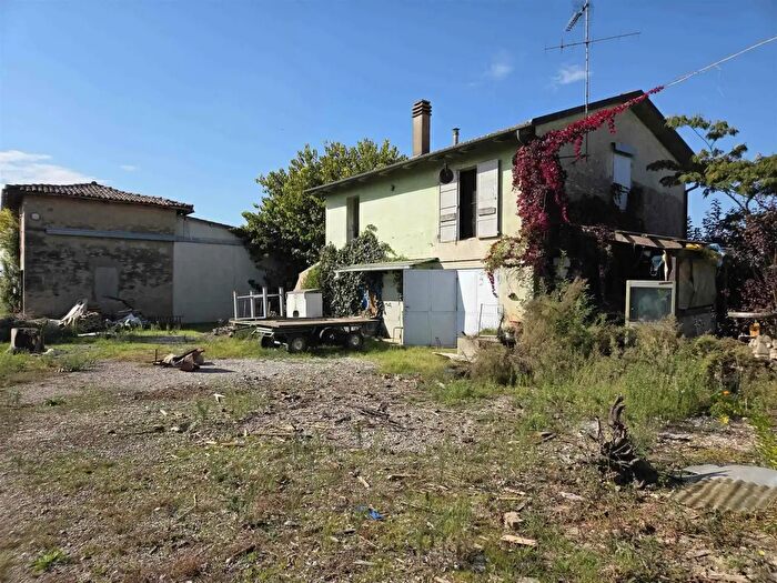 Casa con 8 locali in vendita in Via Ponti, Budrio