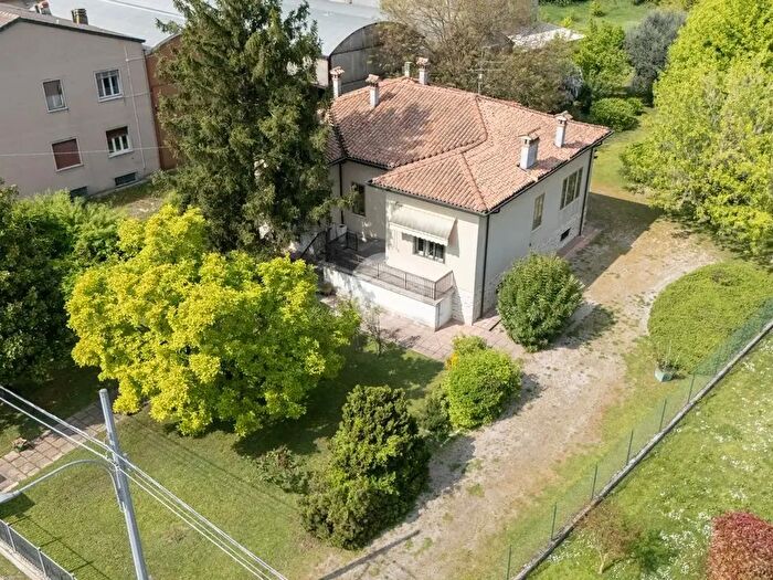 Casa con 5 locali in vendita in Via II Giugno, Castellucchio