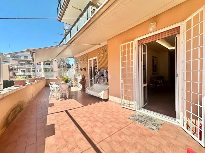 Appartamento trilocale in vendita in Via Teodolfo Mertel, Roma