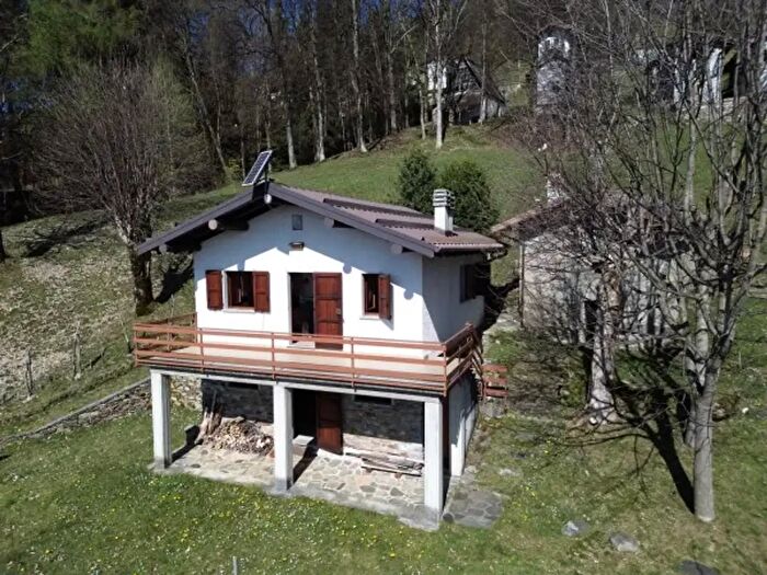 Casa quadrilocale in vendita in Via ai Monti, Gravedona ed Uniti