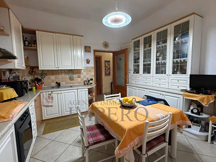 Appartamento quadrilocale in vendita in Via Martiri della Liberta, Ventimiglia