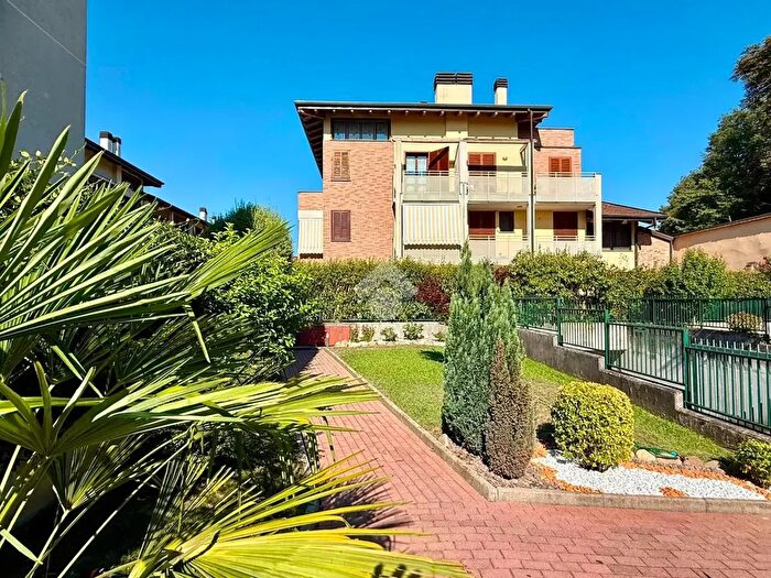 Appartamento trilocale in vendita in Via Don Francesco Donati, Casirate D'Adda