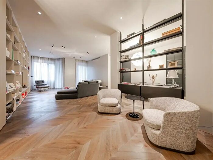 Appartamento trilocale in vendita in Viale Piave, Milano