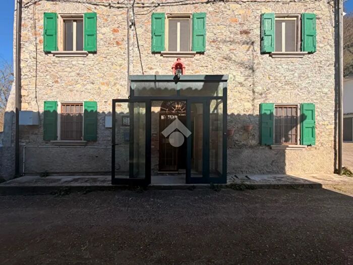 Casa quadrilocale in vendita in Via Tiola, Valsamoggia