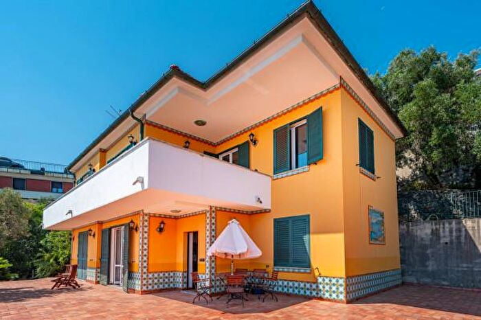 Casa con 6 locali in vendita in Via Cristoforo Colombo, Bergeggi