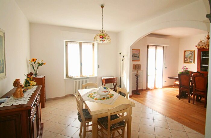 Appartamento con 8 locali in vendita in Via della Fratta, Castiglione DOrcia