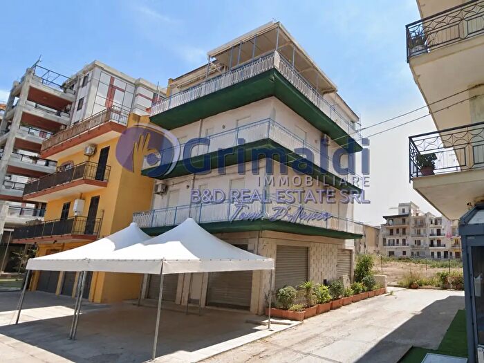Appartamento trilocale in vendita in Via Libertà, Bagheria