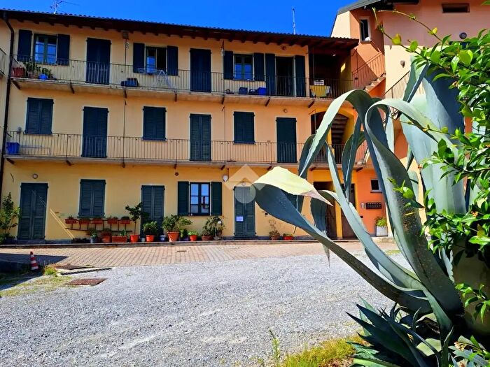 Appartamento trilocale in vendita in Via al Ronco, Como
