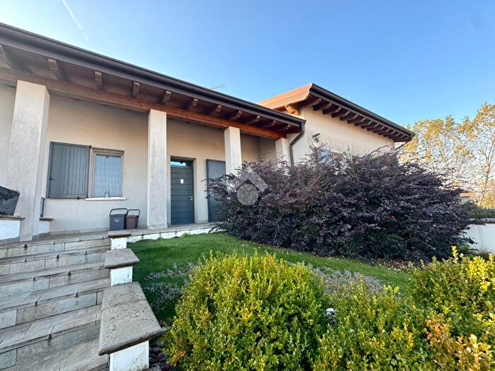 Casa trilocale in vendita in Via Alexander Langer, Quinzano DOglio