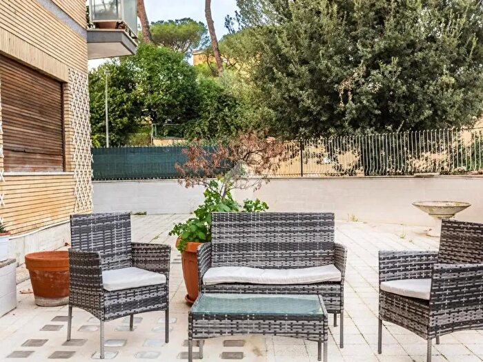 Appartamento bilocale in vendita in Via Graziano, Roma