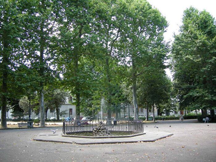 Appartamento con 5 locali in affitto in Piazza Massimo d'Azeglio, D'Azeglio, Firenze