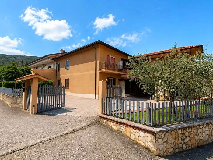 Appartamento con 5 locali in affitto in Sp, Alatri