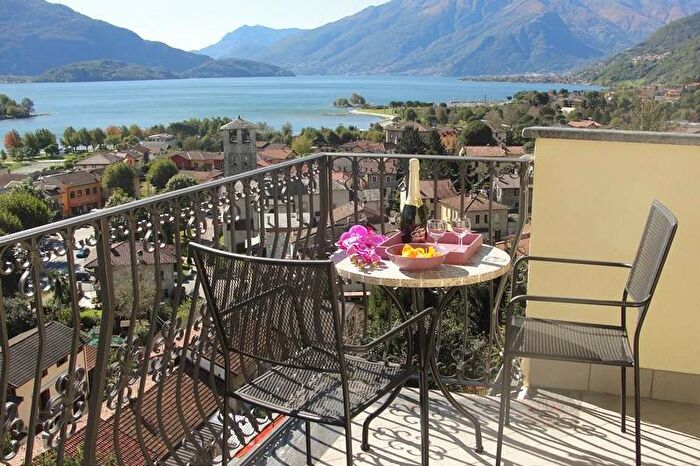 Appartamento trilocale in affitto in Via Montani, Centro, Sorico