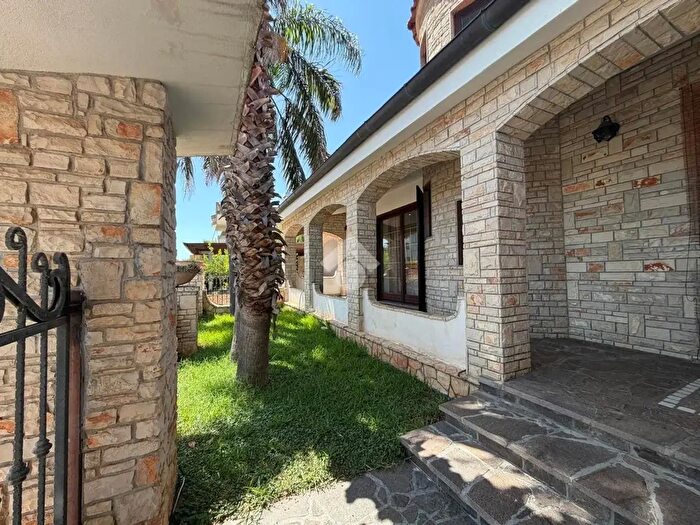 Casa con 6 locali in vendita in Via Lecce, Alliste