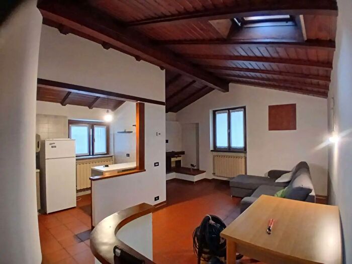 Appartamento bilocale in affitto in Via Matteotti, Gazzada Schianno