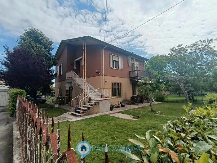 Casa con 6 locali in vendita in Via Faliero Ordelaffo, Padova