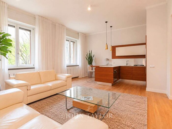 Appartamento con 5 locali in affitto in Via Giuseppe Dezza, Dezza, Milano