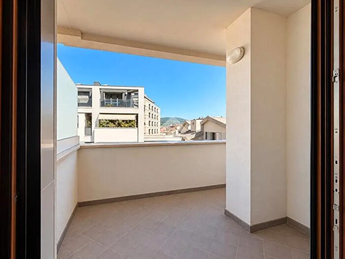 Appartamento trilocale in vendita in Corso del Popolo, Terni
