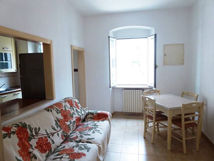 Appartamento trilocale in affitto in Via degli Asili, Cavour San Carlo, Livorno