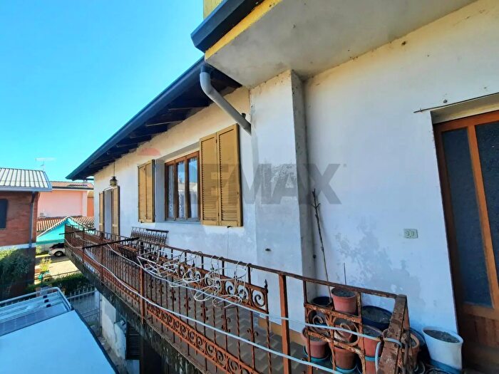 Casa con 9 locali in vendita in Via XX Settembre, Fara Novarese