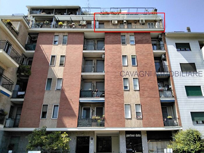 Appartamento trilocale in vendita in Via Olivari, Milano