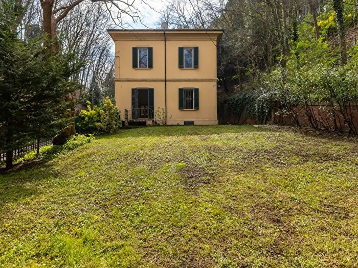 Casa con 10 locali in vendita in Via degli Scalini, Bologna
