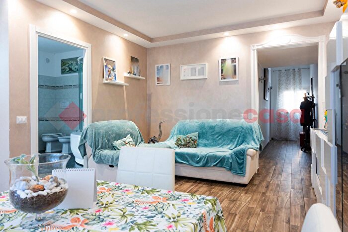 Appartamento trilocale in vendita in Via Amaretta, Roma