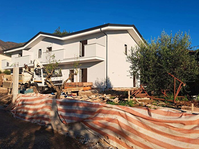 Casa quadrilocale in vendita in Via Sprumaro Snc, Cervaro