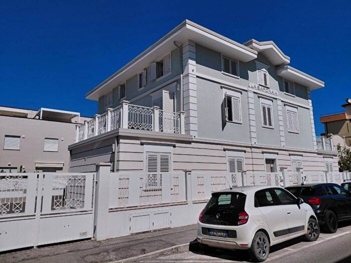 Appartamento trilocale in affitto in viale monfalcone, Porto, Pesaro