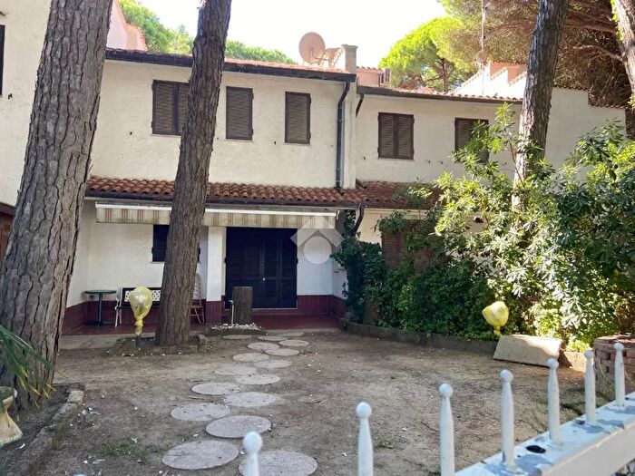 Casa trilocale in vendita in Via Dora, Comacchio