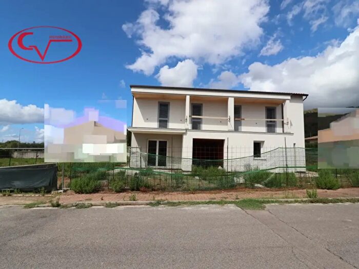 Casa quadrilocale in vendita in Loro Ciuffenna