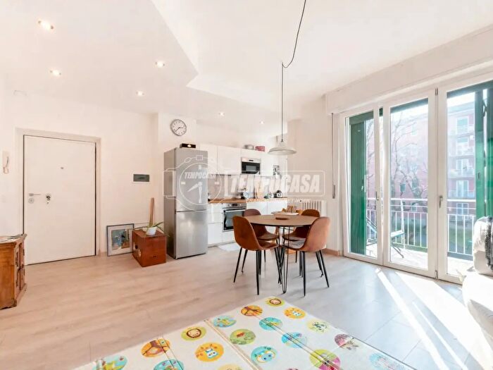 Appartamento bilocale in vendita in Via Lorenteggio, Milano