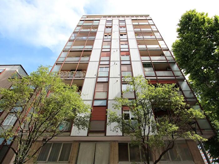Appartamento trilocale in vendita in Via Monfalcone, Sesto San Giovanni