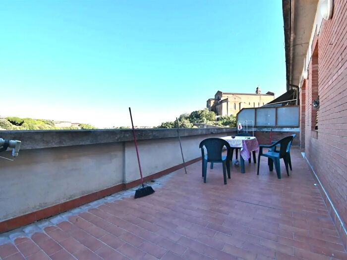 Appartamento quadrilocale in vendita in Via Beccafumi, Siena