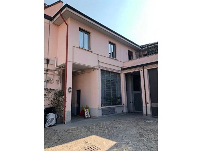 Appartamento trilocale in affitto in Viale Sabotino, Porta Romana Medaglie dOro, Milano