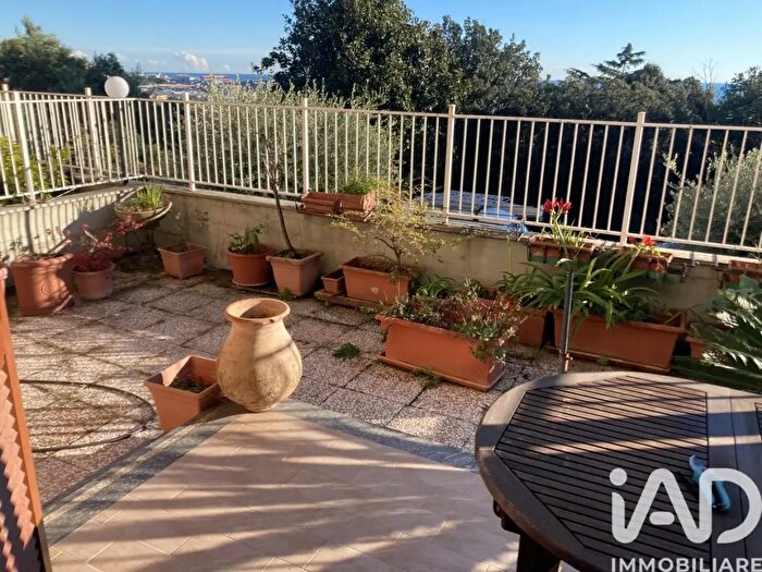 Appartamento con 7 locali in vendita in Viale Villa Gavotti, Genova