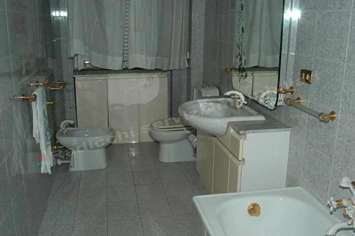 Appartamento trilocale in vendita in Via Ammiraglio Morin a, Forte Dei Marmi