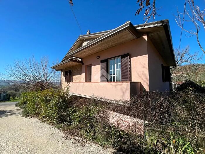 Casa quadrilocale in vendita in Via Assisana, Assisi