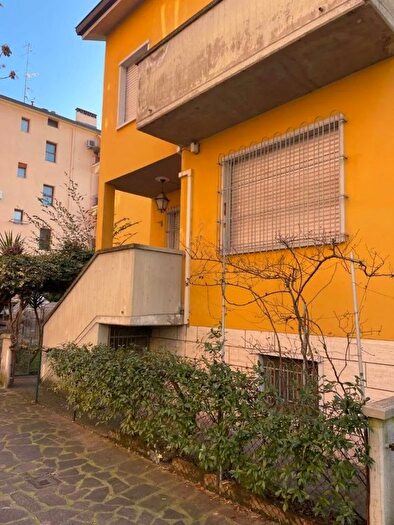 Casa con 5 locali in vendita in Modena