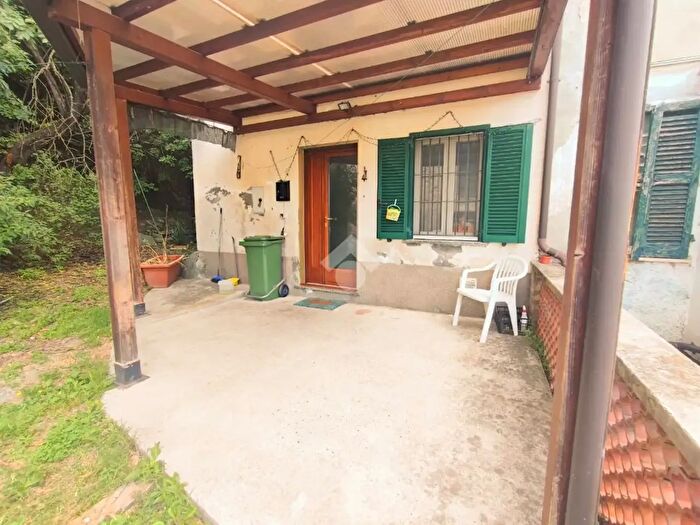 Casa con 6 locali in vendita in Frazione Zelassi, Garbagna