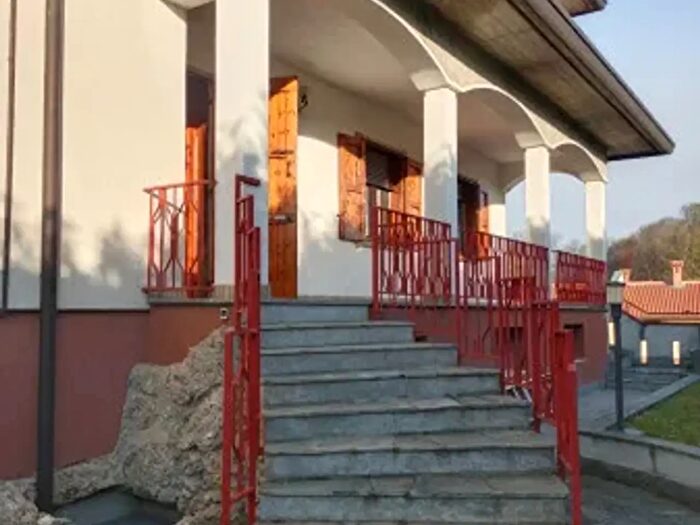 Appartamento con 6 locali in vendita in Inverigo