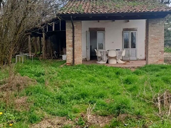 Casa con 7 locali in vendita in Tortona