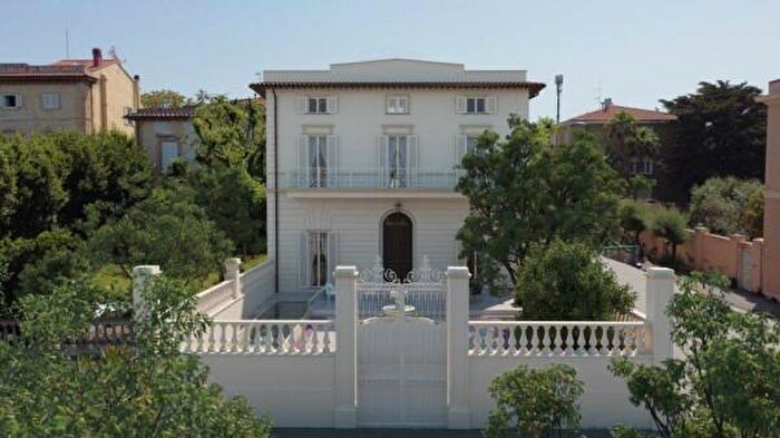 Appartamento con 6 locali in vendita in Livorno