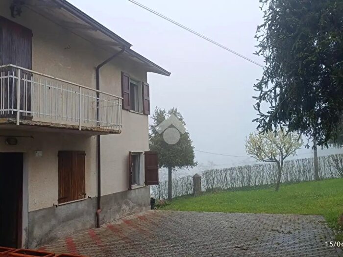 Casa trilocale in vendita in Via Piani, Carpineti