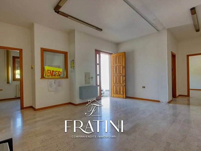 Appartamento con 7 locali in vendita in Via Gran Sasso d, Ancarano