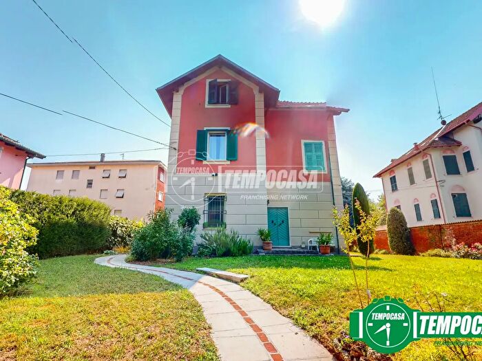 Casa con 8 locali in vendita in Via Dante, Serravalle Scrivia