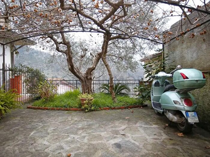 Appartamento con 5 locali in vendita in Via Pasubio, Carrara