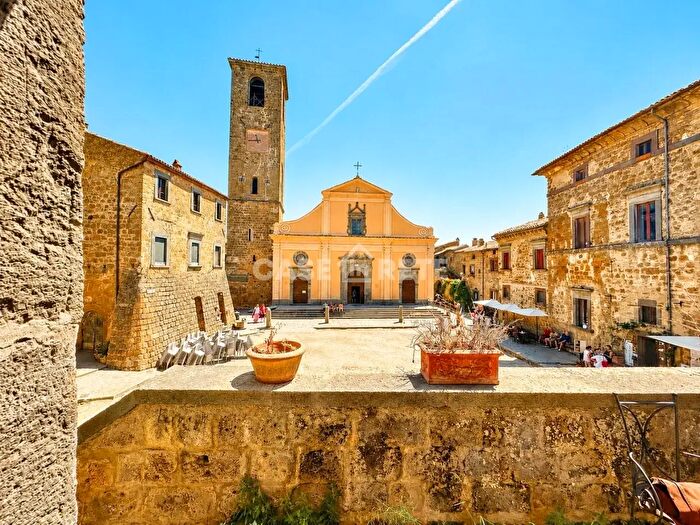 Appartamento quadrilocale in vendita in Piazza San Donato Snc, Bagnoregio