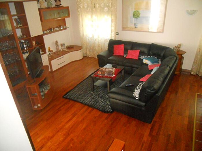 Casa con 8 locali in vendita in Via Nerchia, Sarzana